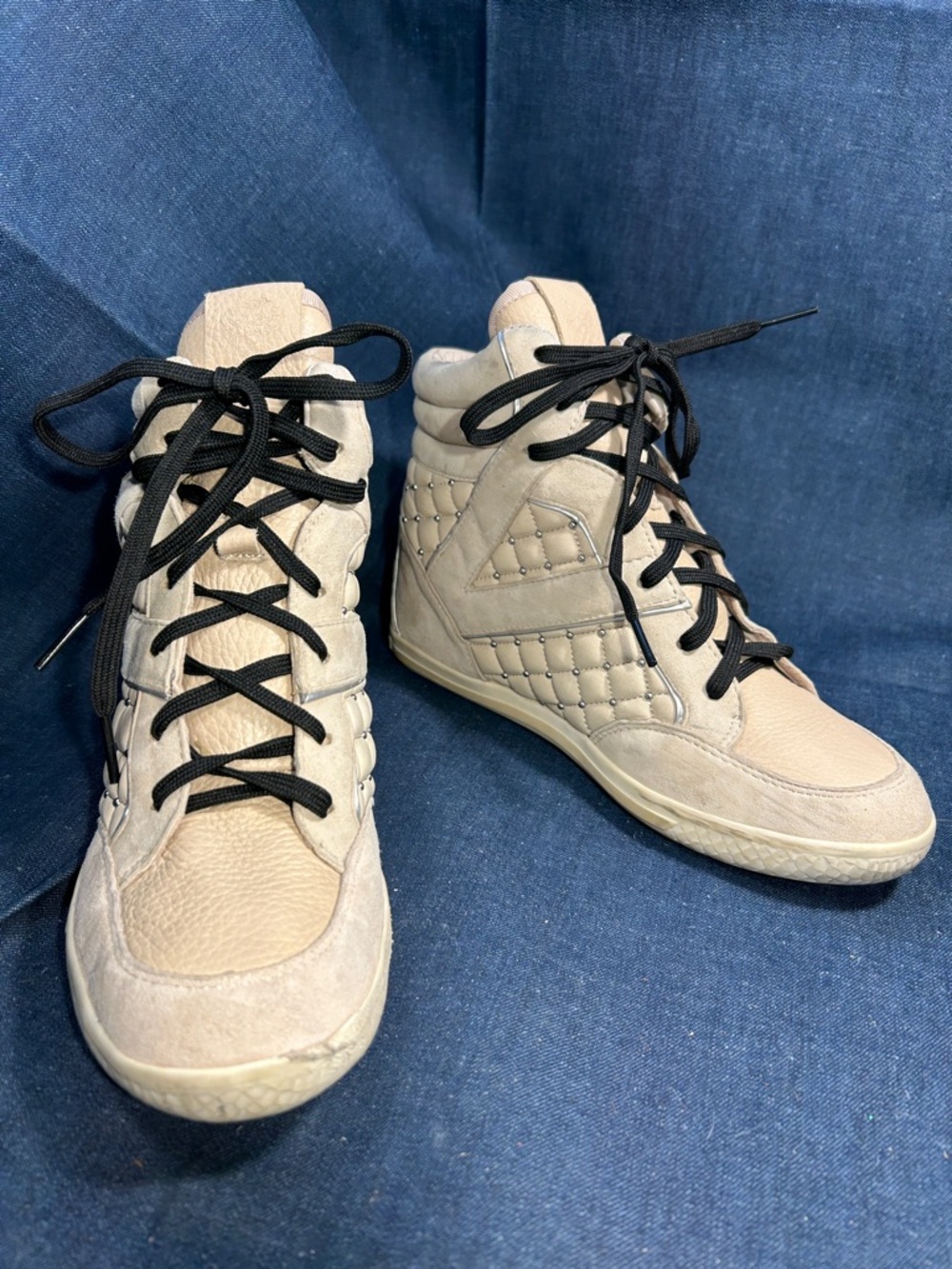 Vince Camuto leather hidden platform wedge lace up athletic shoe